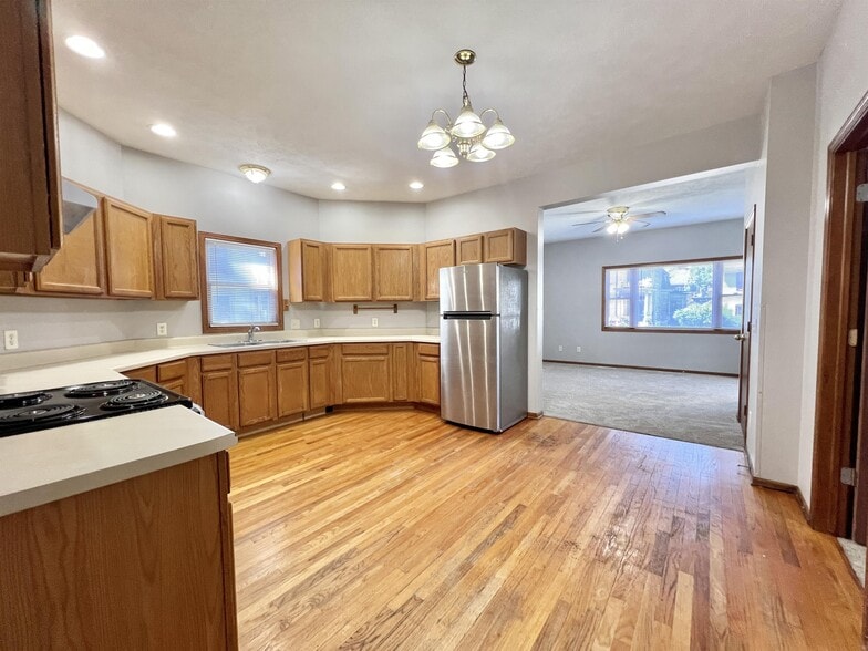 Building Photo - 167 S Jackson St