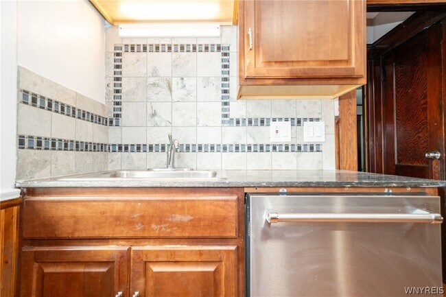 Building Photo - 23 Aldrich Pl