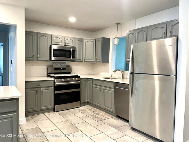 Building Photo - 1414 Treeneedle Rd