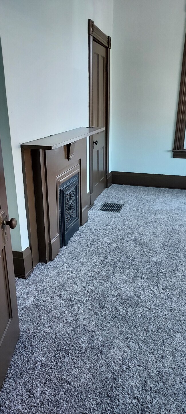 Building Photo - 518 4th St