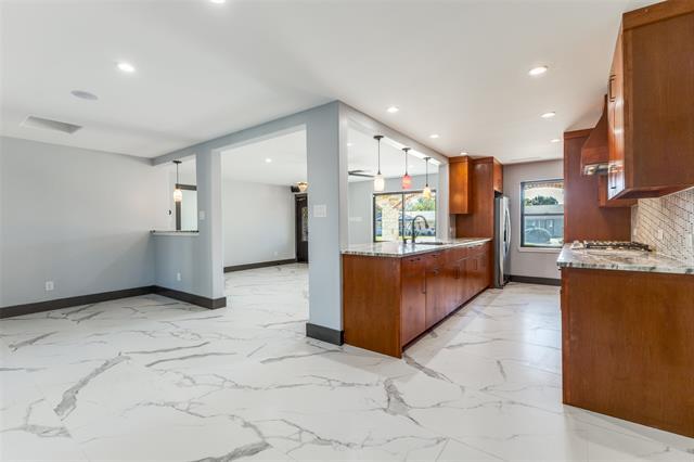 Building Photo - 2124 Charles Dr