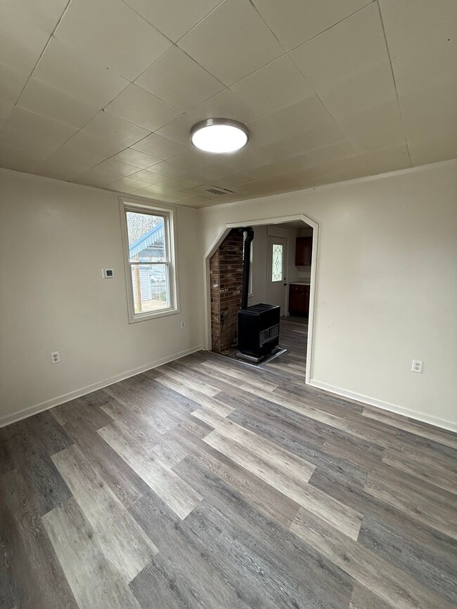 Building Photo - 133 E Commerce St