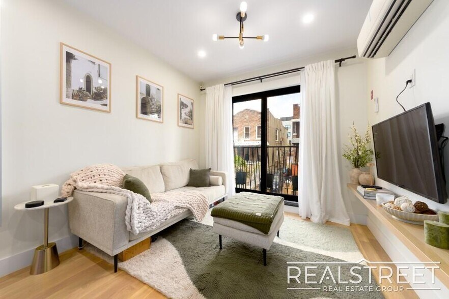 Building Photo - Brand New 2 bed with in unit WD Shared Roof and more!