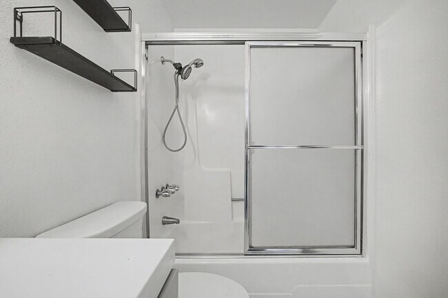 Building Photo - 421-423 Toliver Rd