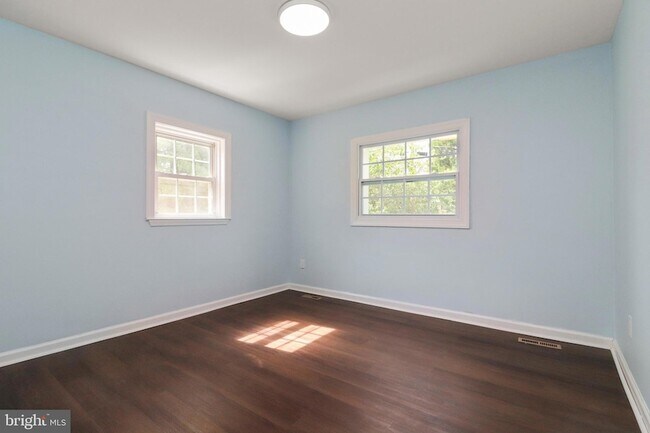 Building Photo - 6621 Hallwood Ave