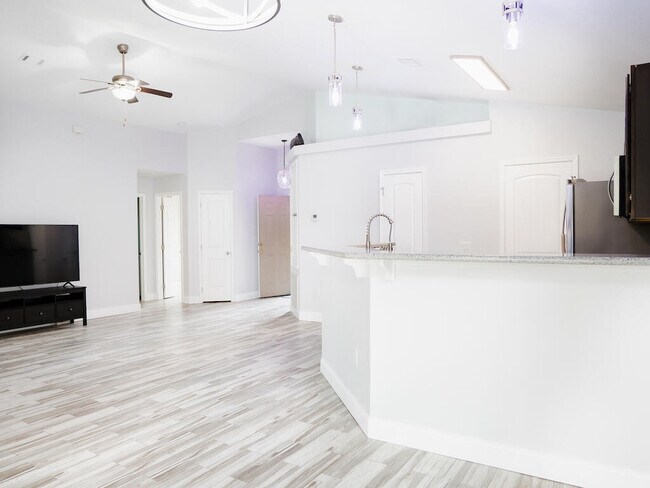 Building Photo - 8261 Sierra St