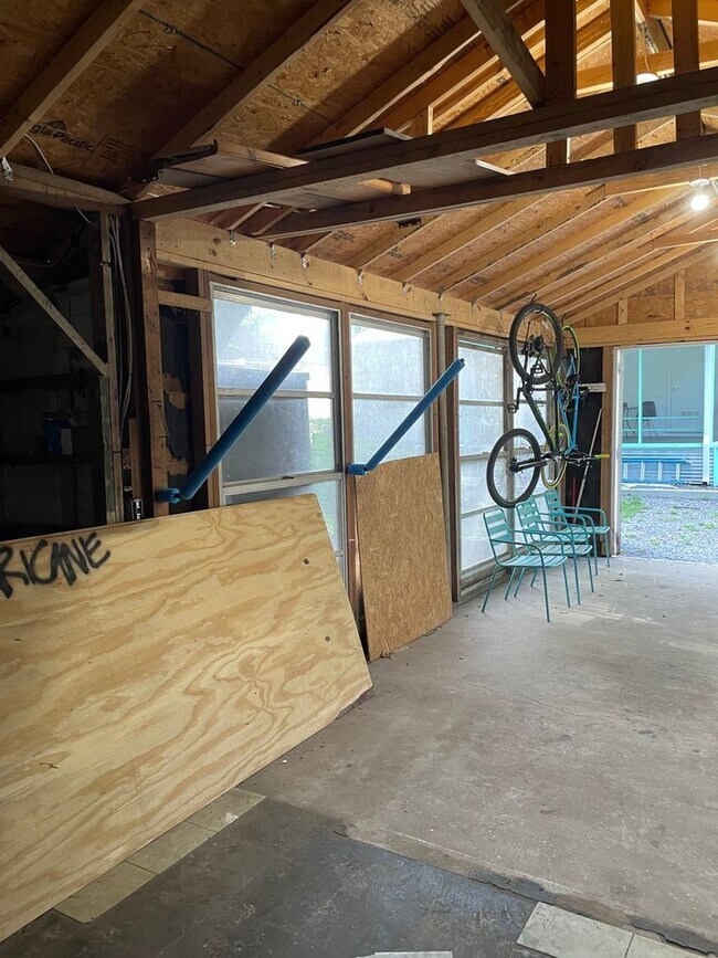 Building Photo - 2/1 Beach Bungalow in Biloxi