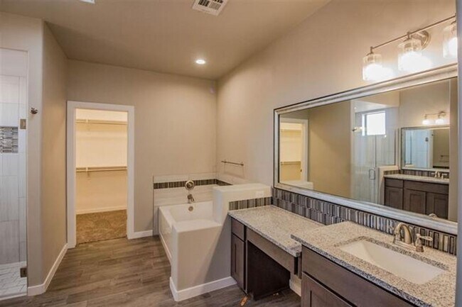 Building Photo - Spectacular 3 bed 2 bath home