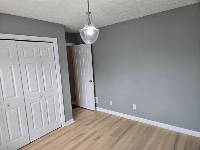 Building Photo - 3243 Oak Vista Way SW