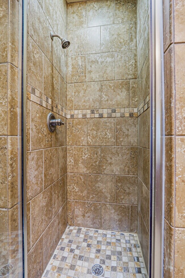 Building Photo - Corner 3 bedroom 3 bath home in Northwest El Paso