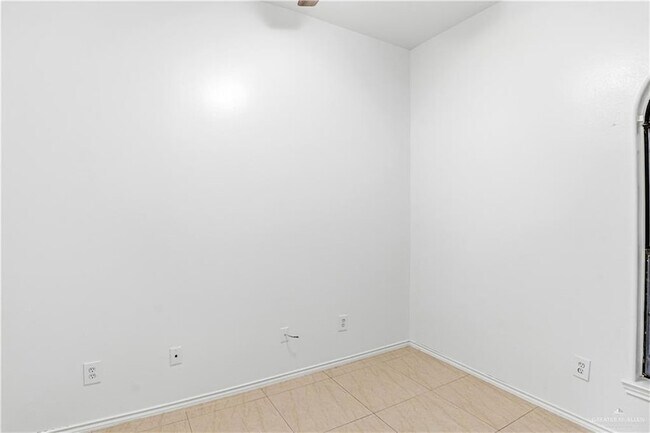 Building Photo - 23790 N Val Verde Rd