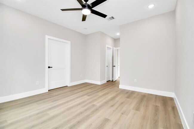 Building Photo - 8409 Sunnyhill St
