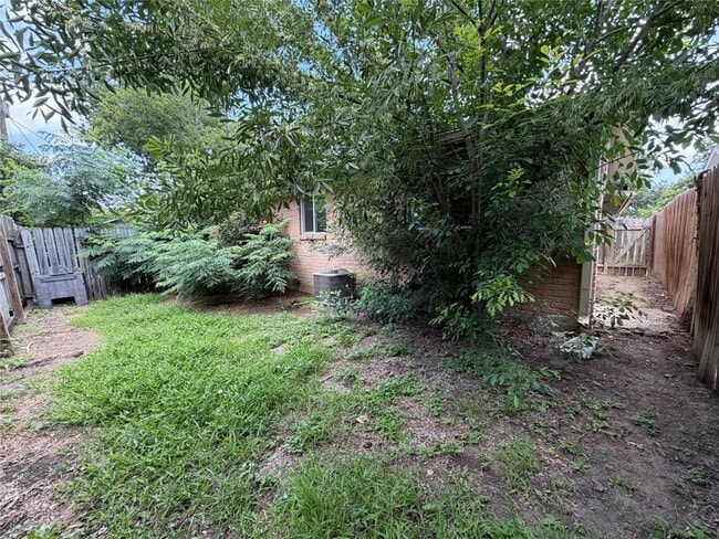 Building Photo - 2201 Lanier Dr