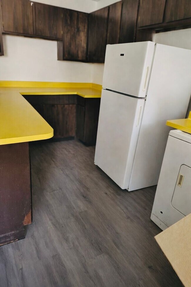 Building Photo - 501 Harrison Dr