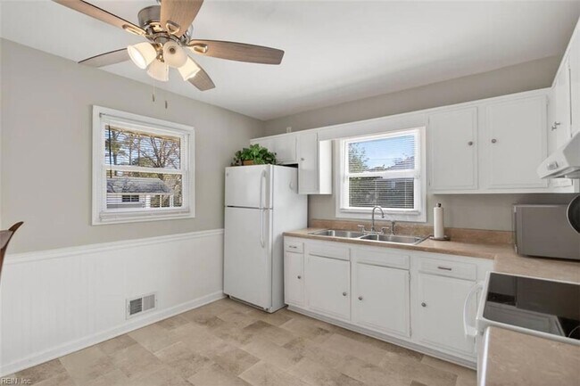 Building Photo - 32 Warren Dr