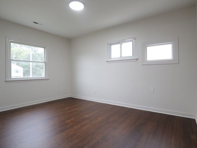 Building Photo - Newly Updated 3-Bed / 1.5-Bath Home with Deck
