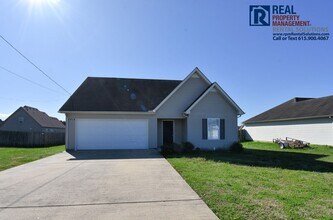 Building Photo - Wonderful 3 bedroom 3 bath home with HUGE bonus room! Washer/dryer included and attached garage!