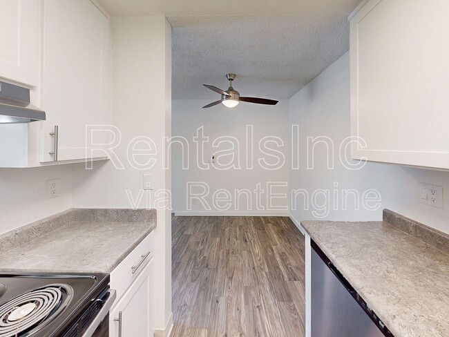 Building Photo - 521 Alameda del Prado