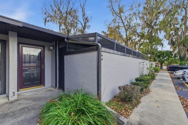 Building Photo - 3031 SE 5th Terrace