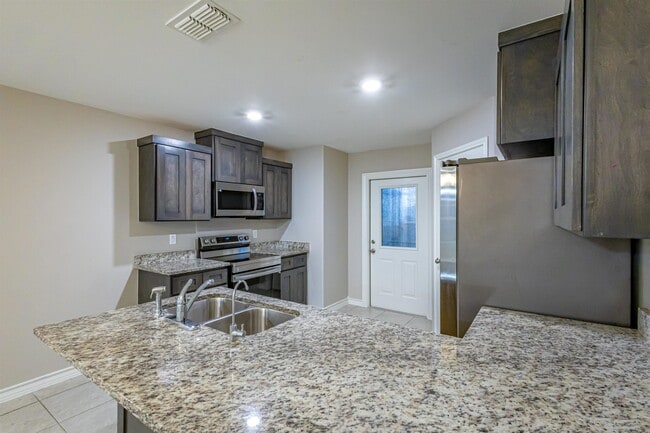 Building Photo - 2203 Durazno Ct