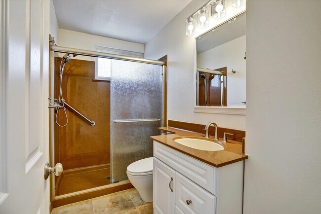 Building Photo - 1966 Westover Dr