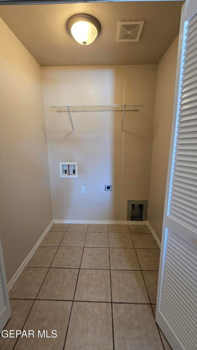 Building Photo - 14229 Otter Point Ct