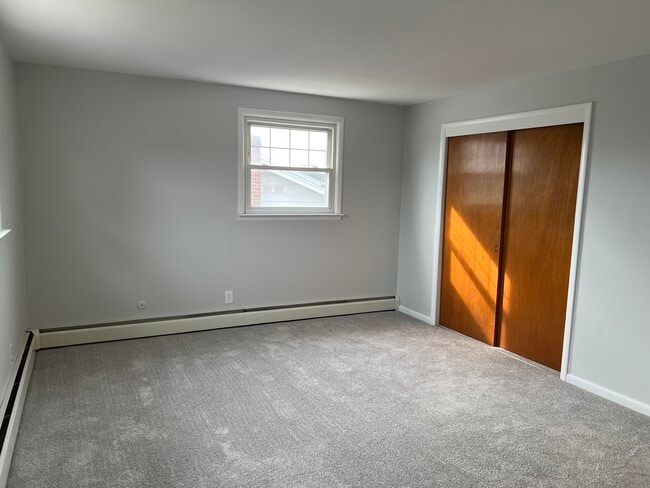 Building Photo - 1533 Lois Ln