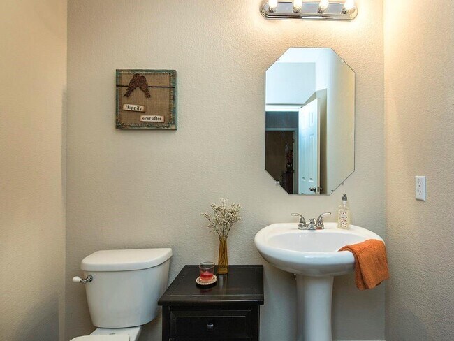 Building Photo - 1553 Twin Cove