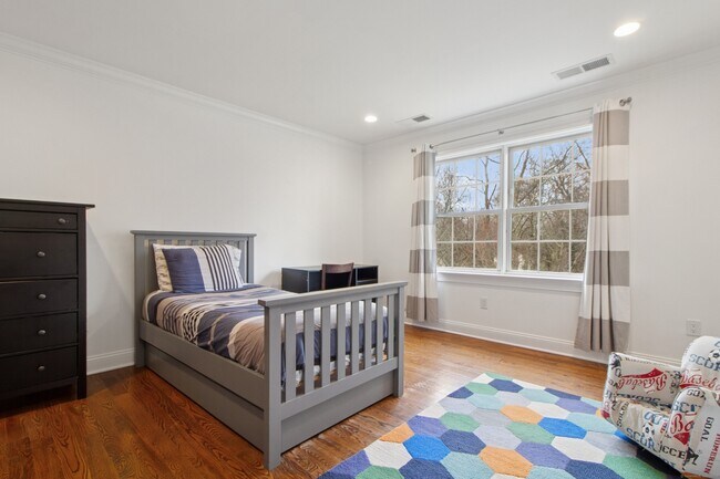 Building Photo - 57 Overbrook Dr
