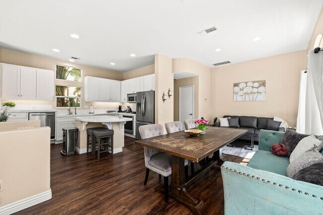 Building Photo - 205 Montana Del Lago Dr