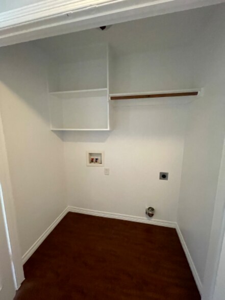 Building Photo - 217 Hilltop Dr