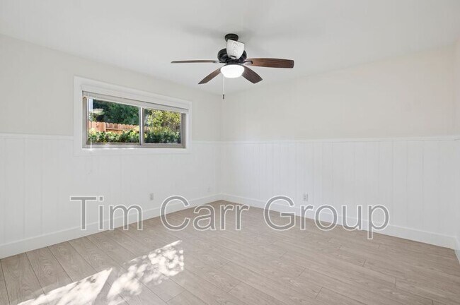 Building Photo - 2048 Garden Ln