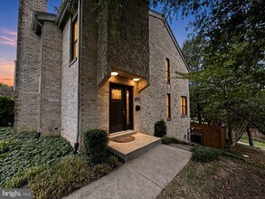 Building Photo - 8101 Burkart Ct