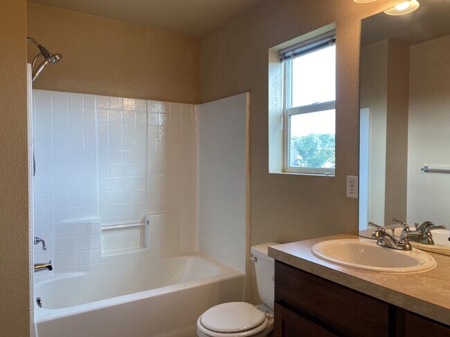 Building Photo - Lovely 3 Bed 2.5 Bath Home in Timbervine