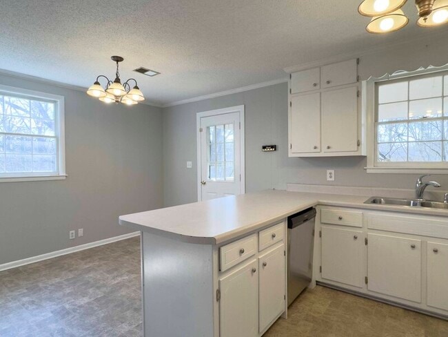 Building Photo - 328 Dunbar Cave Rd