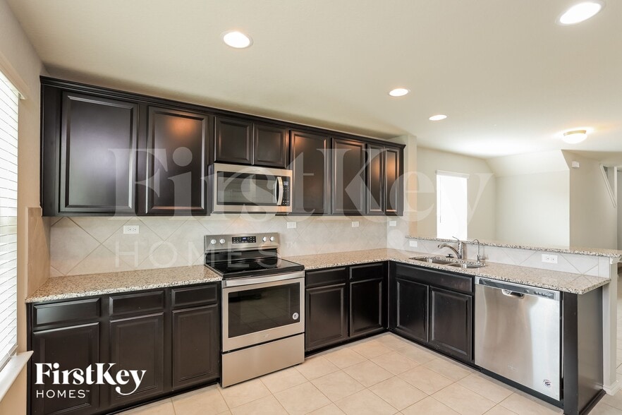 Building Photo - 12034 Silver Lgt