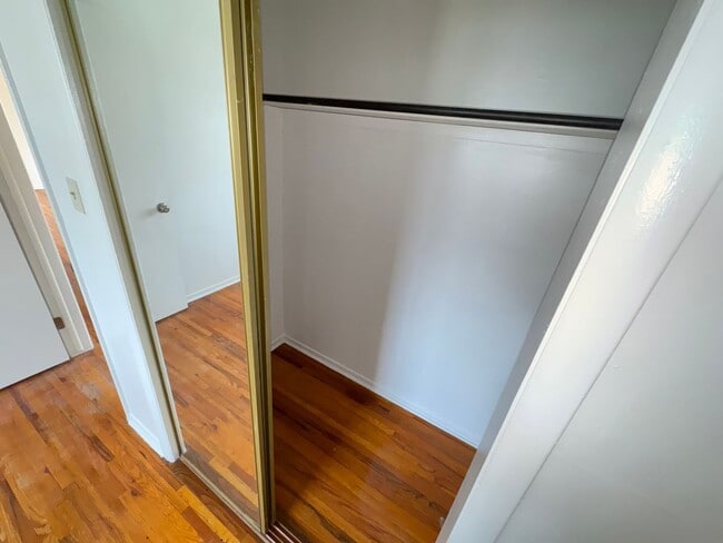 Building Photo - BENTON