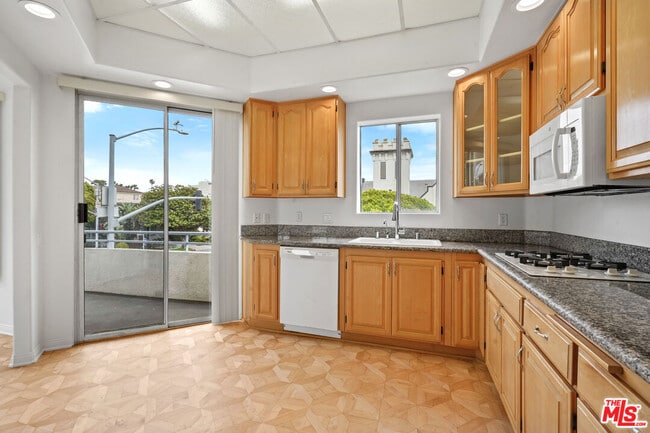 Building Photo - 1325 Arizona Ave