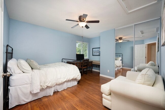 Building Photo - 213 Pacific Oak Ct