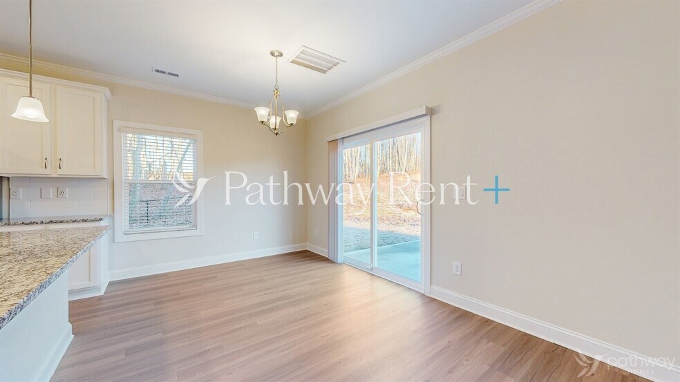 Building Photo - 153 Susannah St