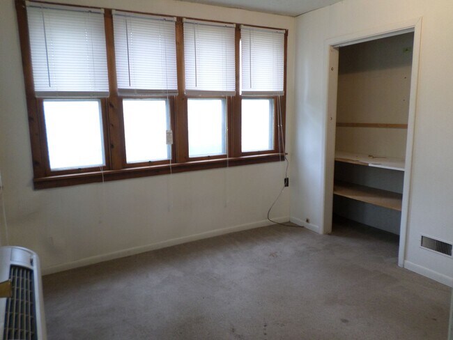 Building Photo - 715 Laramie St
