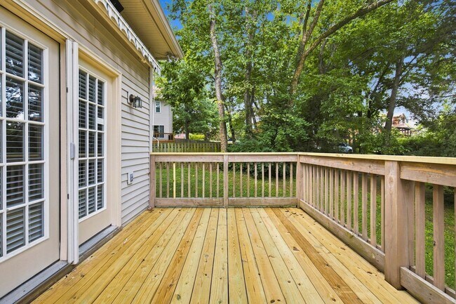 Building Photo - 605 Brelan Ct