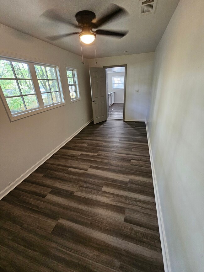 Building Photo - 1500 Avon Ave SW