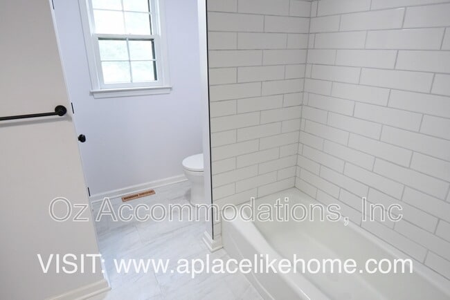 Building Photo - 14121 S Cottonwood Dr