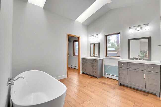 Building Photo - 29604 Canterbury Cir