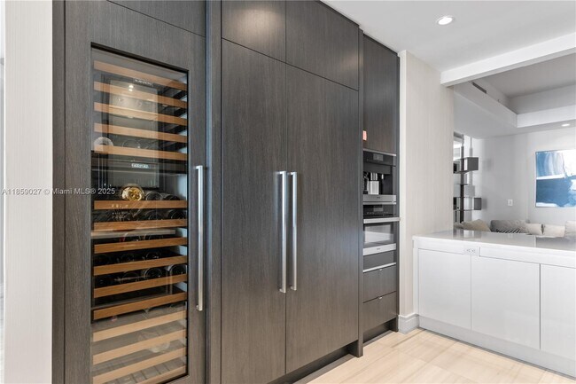 Building Photo - 17901 Collins Ave