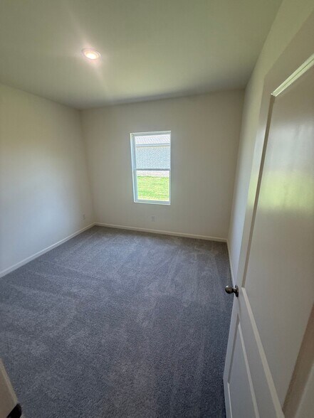 Building Photo - 906 Independence Trl