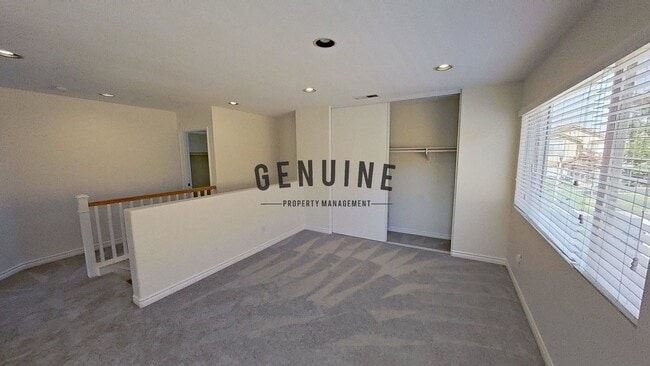 Building Photo - Spacious 3Bd 2.5Ba Home w/Den