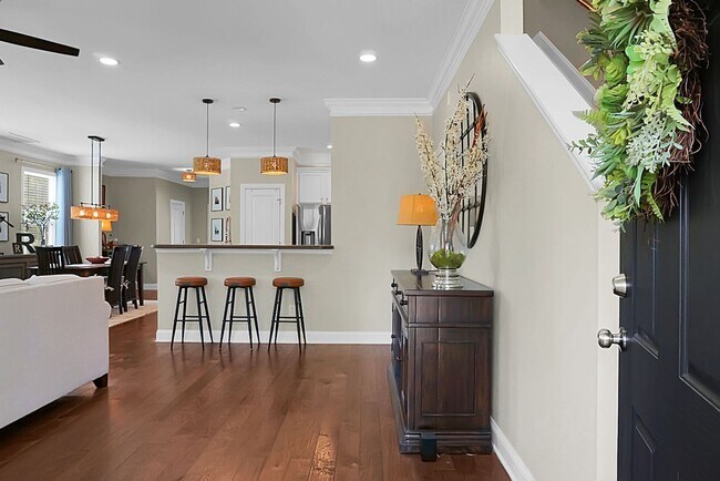 Building Photo - Johns Island 4BR, 2.5 BA Gem: Features Wood Floors, 2-Car Garage, & Community Pool