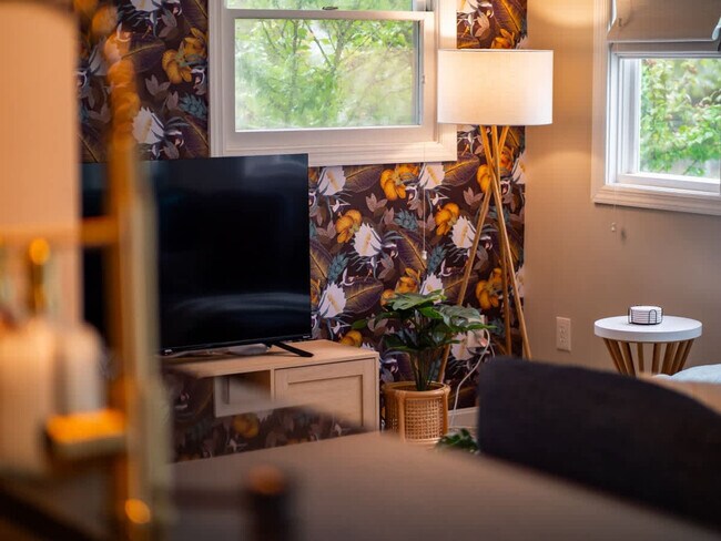 Building Photo - 386 Walworth Ave